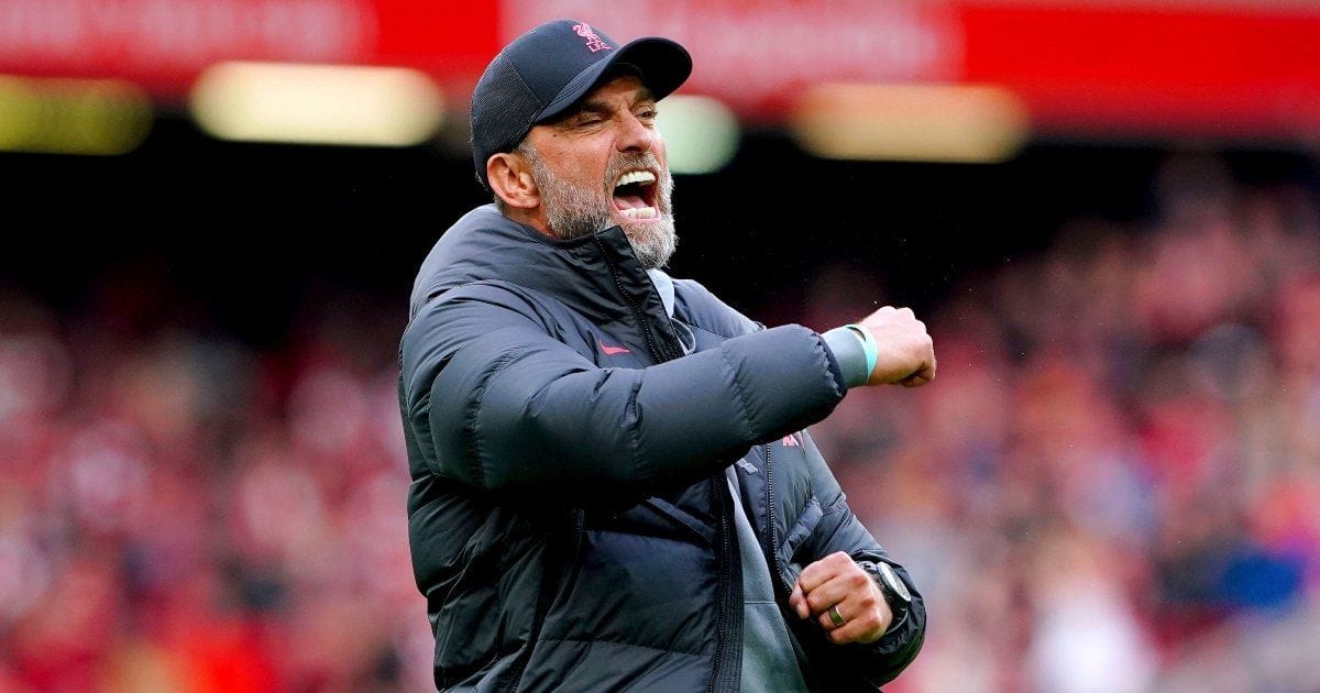 Técnico del Liverpool en problemas con los árbitros