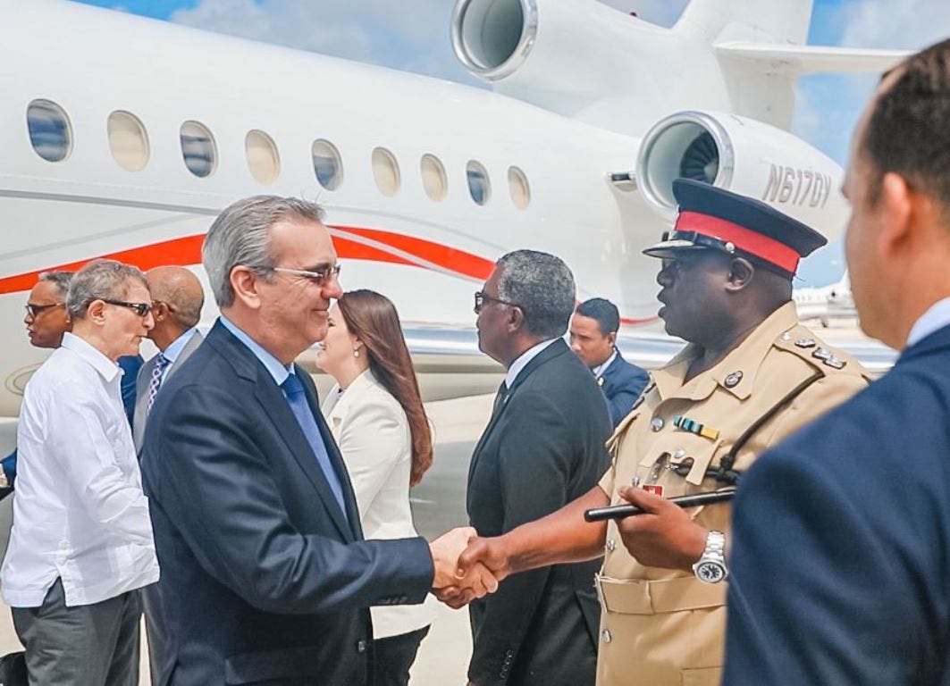 Abinader llega a Bahamas para participar en reunión de CARICOM Abinader llega a Bahamas para participar en reunión de CARICOM