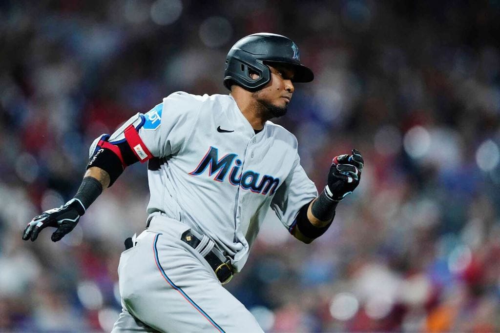 Arráez supera promedio de .400 y Marlins vencen a Kansas City Arráez supera promedio de .400 y Marlins vencen a Kansas City