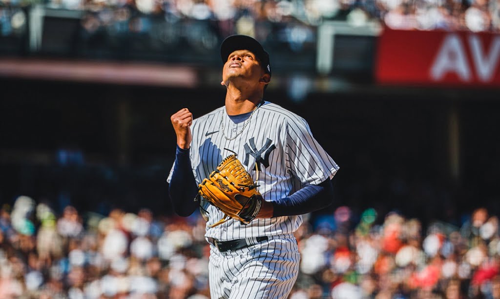 Brito gana duelo a Castillo y Yankees amarran la serie Brito gana duelo a Castillo y Yankees amarran la serie