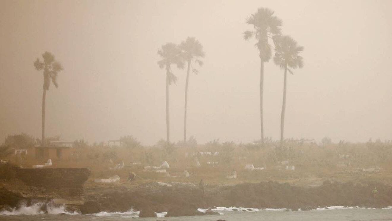 Clima: Caliente, polvo sahariano poca lluvia