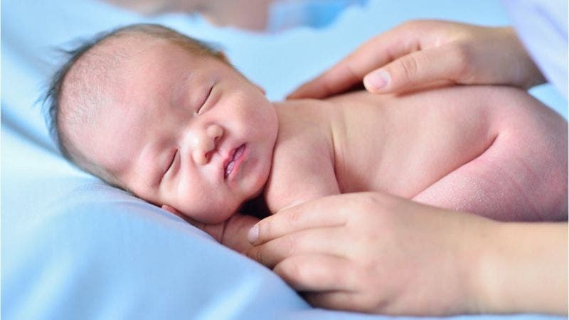 Cómo un simple toque reduce el dolor de los bebés Cómo un simple toque reduce el dolor de los bebés