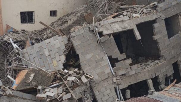 Derrumbe de edificio en construcción en San Cristóbal genera preocupación por vicios de construcción