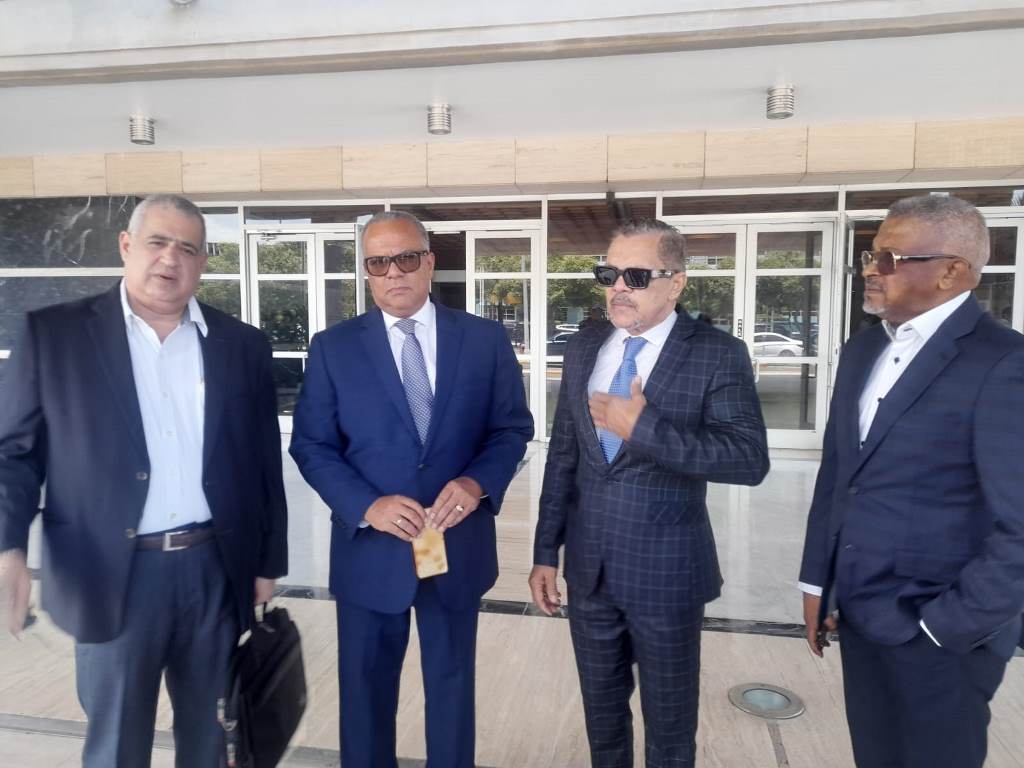 El merengue Rafa Rosario demanda a CoopHerrera por fraude de RD millones El merengue Rafa Rosario demanda a CoopHerrera por fraude de RD millones