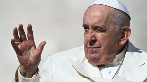 El papa Francisco se recupera favorablemente tras una operación de hernia abdominal