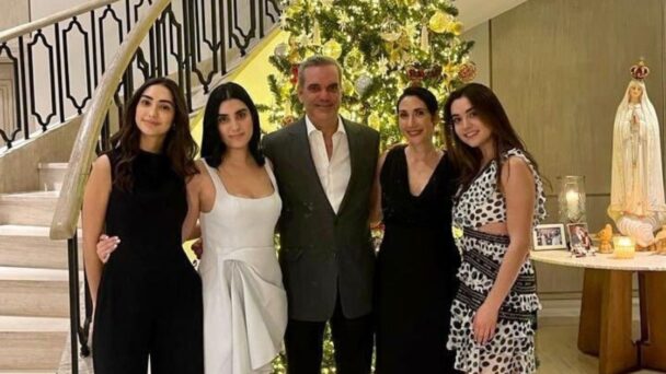Esposa e hijas de Abinader se oponen a su reelección presidencial, revela el presidente
