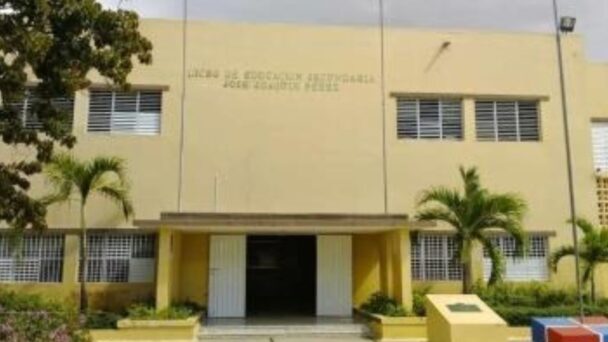 Estudiante sufre amputación de mano en un violento ataque a las afueras de una escuela