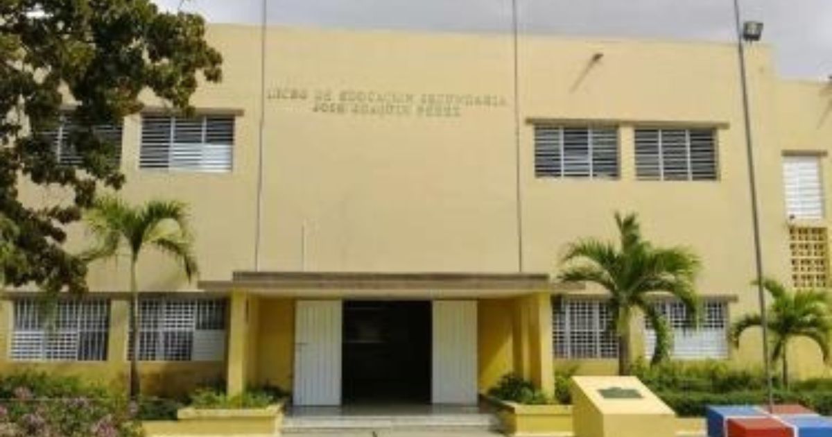 Estudiante sufre amputación de mano en un violento ataque a las afueras de una escuela