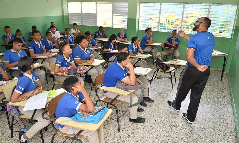 Expertos advierten que sistema educativo de baja calidad afecta competitividad y desarrollo socioeconómico Expertos advierten que sistema educativo de baja calidad afecta competitividad y desarrollo socioeconómico
