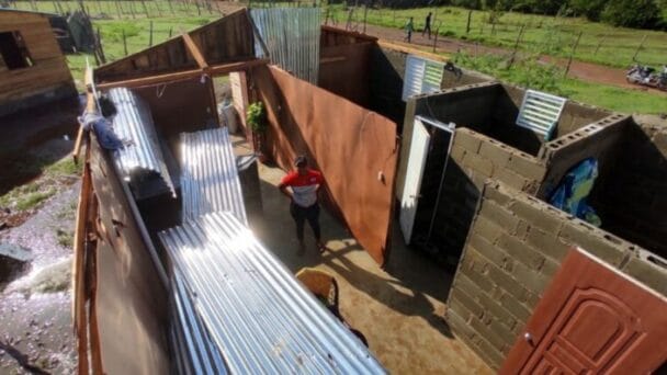 Familias desplazadas y hogares afectados por tormenta en Dajabón: Autoridades brindan ayuda