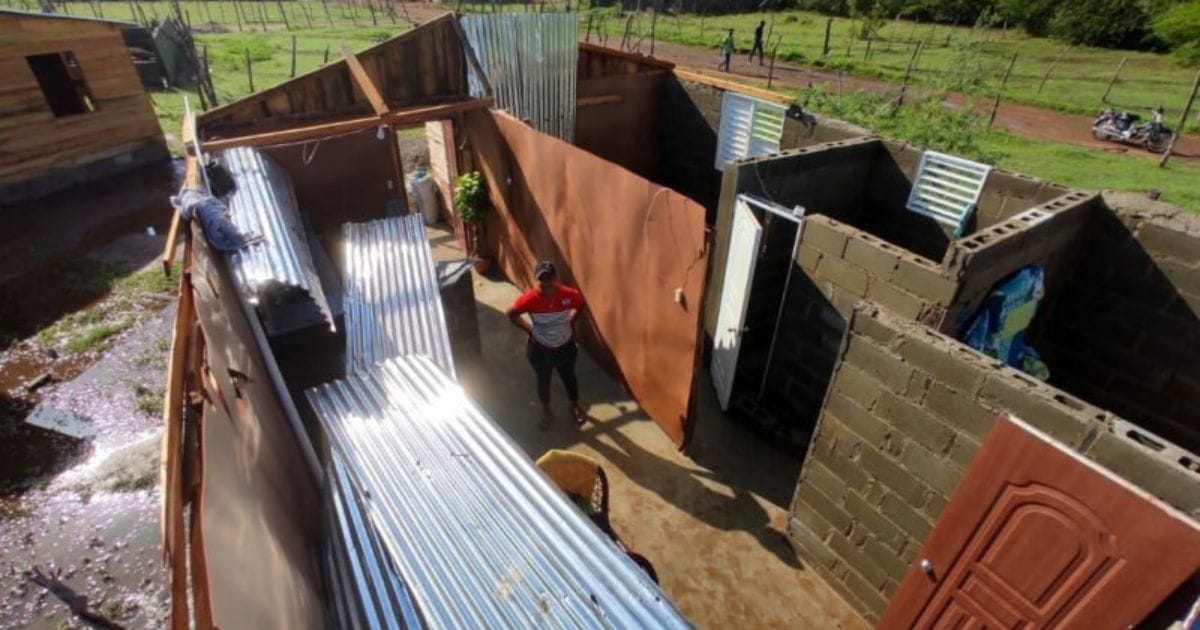 Familias desplazadas y hogares afectados por tormenta en Dajabón: Autoridades brindan ayuda