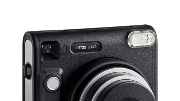 Fujifilm presenta la cámara instantánea modelo instax Square SQ40