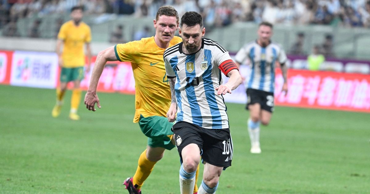 Messi marca y Argentina vence a Australia