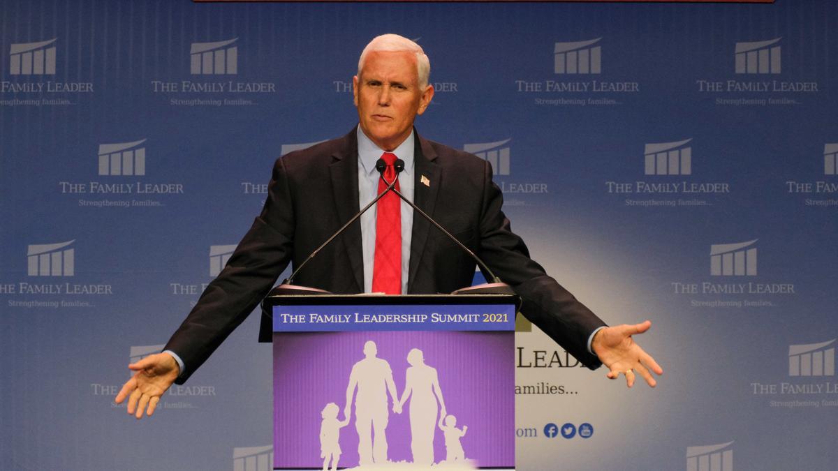 Mike Pence presenta su candidatura y desafía a Trump de cara a las presidenciales