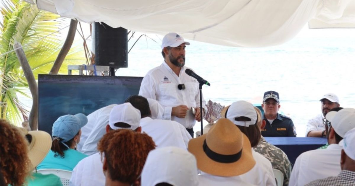 Ministerio de Medio Ambiente busca convertir la isla Saona en un modelo libre de foam y plástico de un solo uso Ministerio de Medio Ambiente busca convertir la isla Saona en un modelo libre de foam y plástico de un solo uso