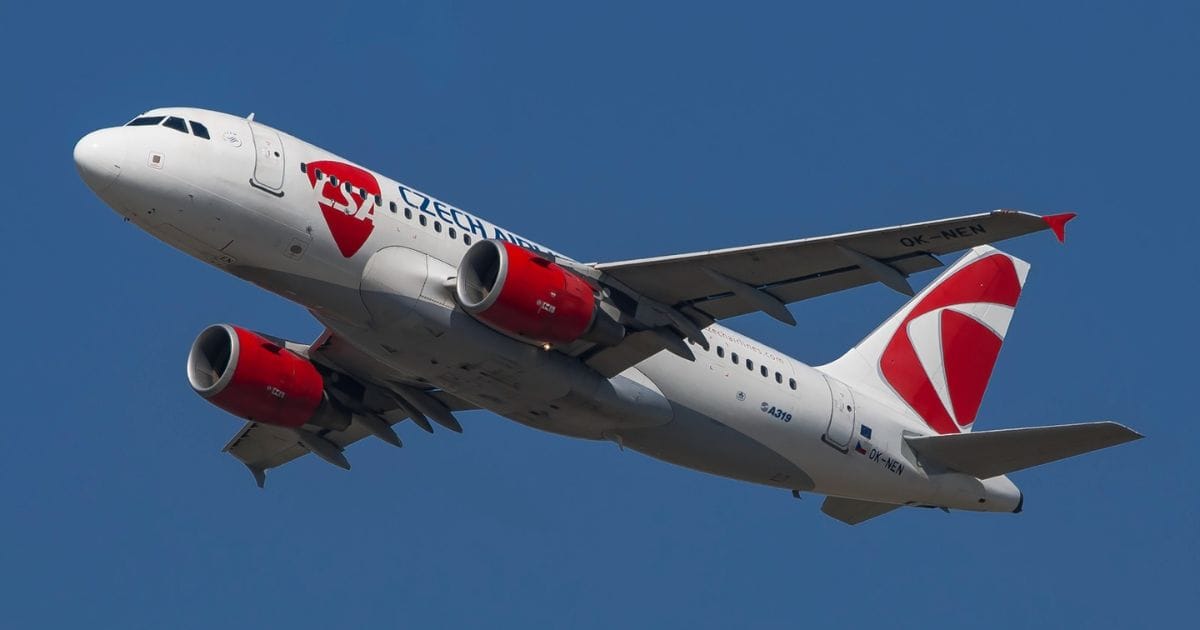Ministra checa prohíbe alcohol en aviones gubernamentales tras escándalo de acoso sexual en Corea del Sur Ministra checa prohíbe alcohol en aviones gubernamentales tras escándalo de acoso sexual en Corea del Sur