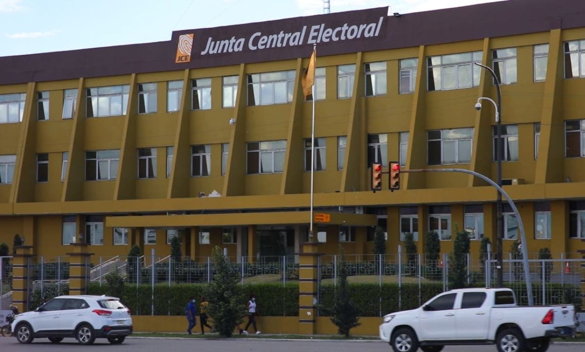 Partidos políticos depositan reservas de candidaturas ante la JCE