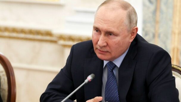 Putin admite que Rusia carece de suficiente munición de alta precisión y drones