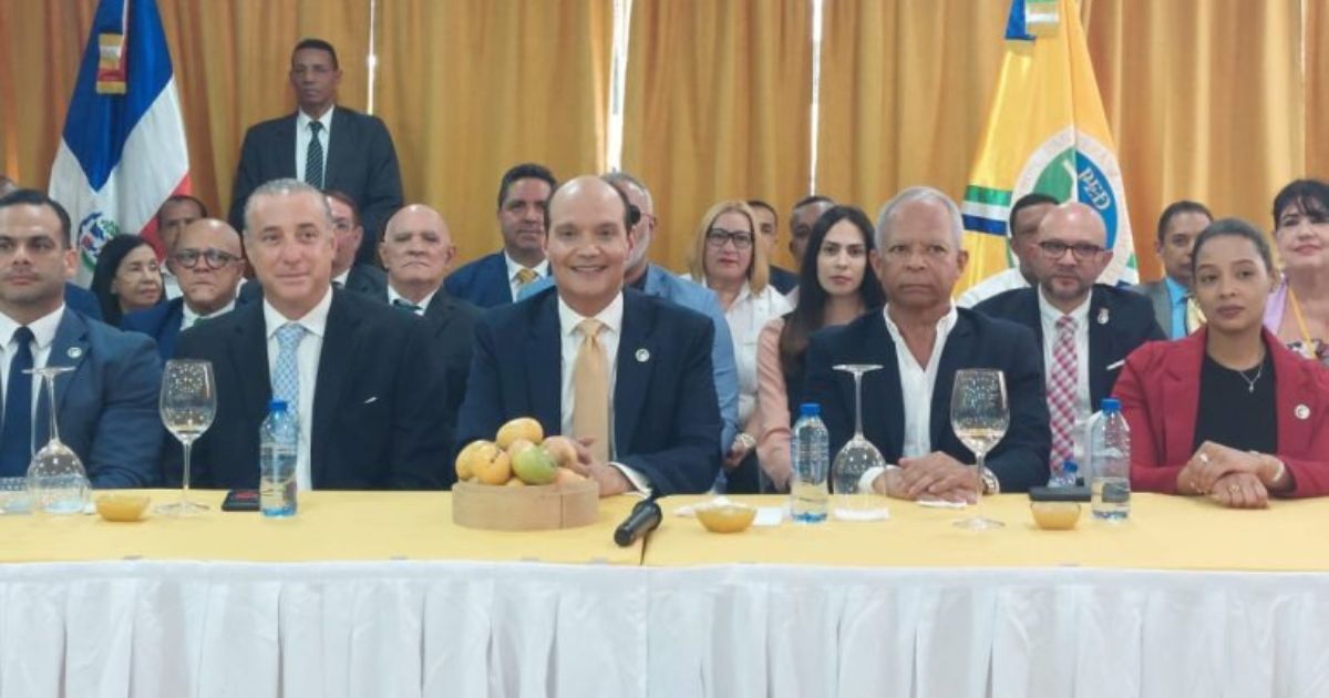 Ramfis Trujillo se postula como precandidato presidencial por el Partido Esperanza Democrática, prometiendo mano dura contra la delincuencia y el cumplimiento de las leyes Ramfis Trujillo se postula como precandidato presidencial por el Partido Esperanza Democrática, prometiendo mano dura contra la delincuencia y el cumplimiento de las leyes