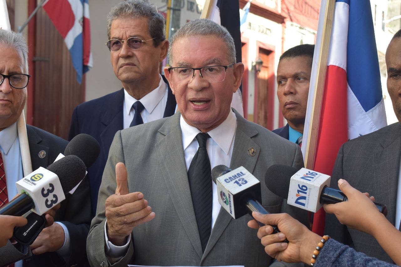 Reacción del Instituto Duartiano ante el otorgamiento de la nacionalidad dominicana a Vargas Llosa