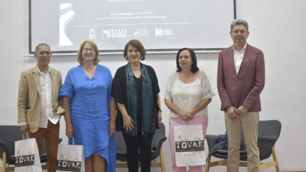 Realizan panel sobre surrealismo e Iván Tovar en el MAM