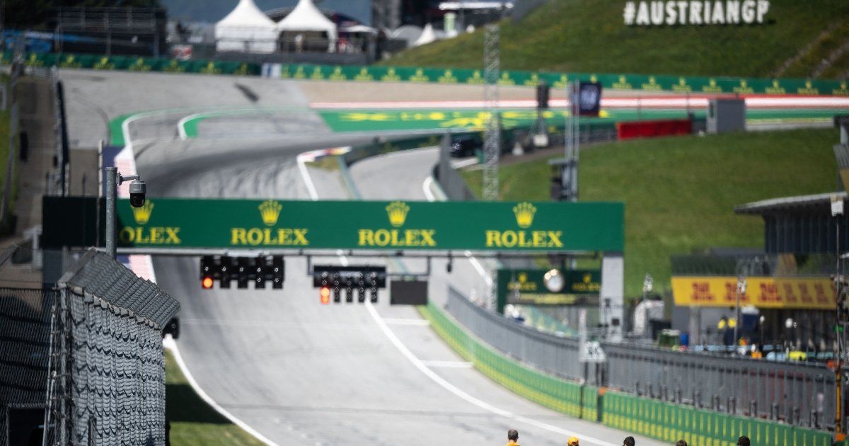 Red Bull llega a casa con todos al pendiente Red Bull llega a casa con todos al pendiente