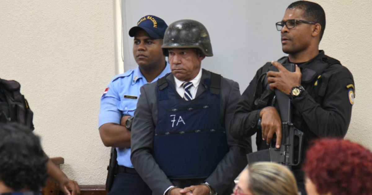 Exvicealmirante acusado por muerte de comunicador pide perdón antes de fallo del tribunal Exvicealmirante acusado por muerte de comunicador pide perdón antes de fallo del tribunal