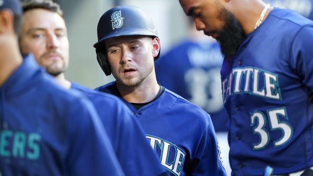 Kelenic se fractura el pie tras patear una hielera: Kelenic se fractura el pie tras patear una hielera: