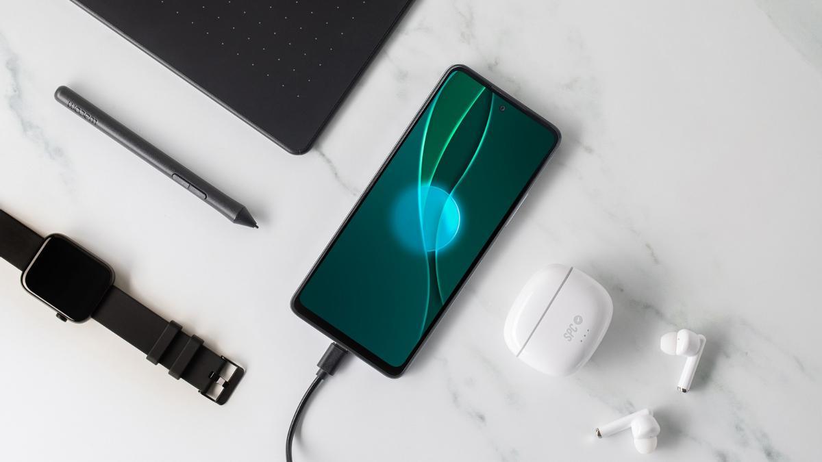 La compañía SPC anuncia el 'smartphone' Discovery Pro, por unos 159 euros