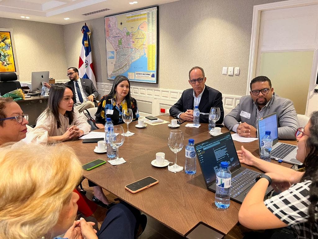 Los pacientes quieren participar en la compra de medicamentos y contratación de servicios médicos