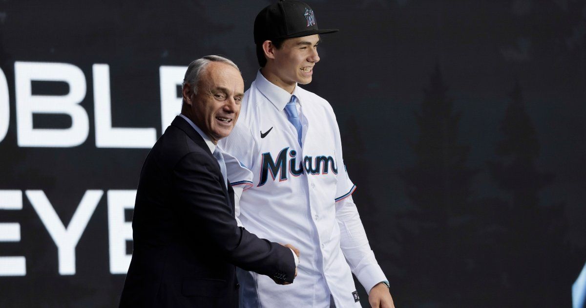 Marlins refuerzan pitcheo con su primera selección de draft