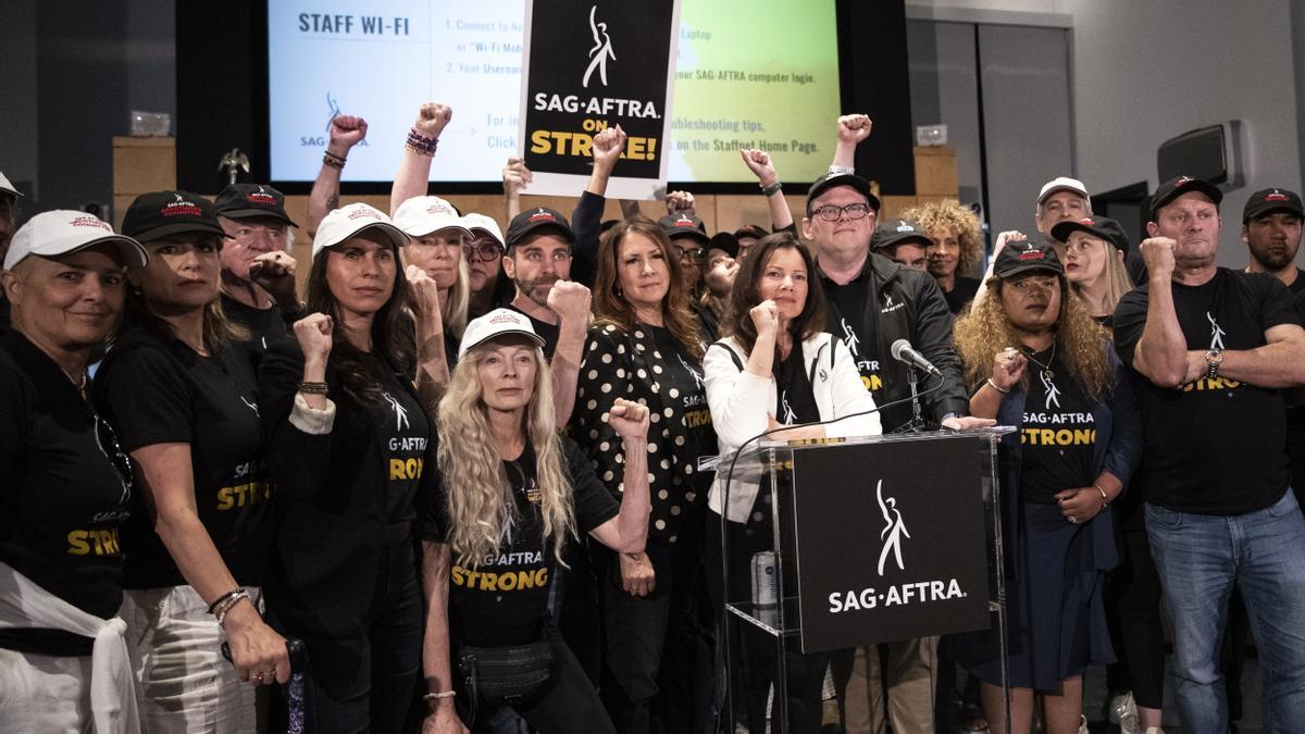 Réplicas digitales y actores sin derechos: cómo la inteligencia artificial ha paralizado Hollywood Réplicas digitales y actores sin derechos: cómo la inteligencia artificial ha paralizado Hollywood