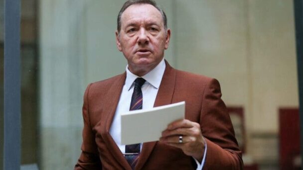 Spacey afirma que no es “un acosador sexual” ni tiene una “varita mágica»