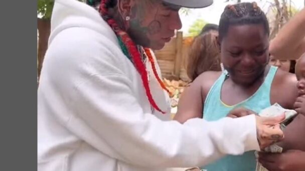 Tekashi 69 reparte más RD,000,000 en barrios pobres de RD