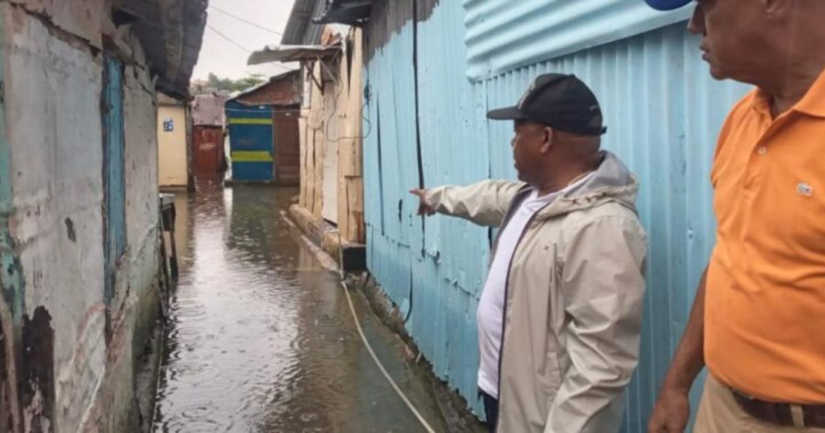 Adán Peguero recorre zonas vulnerables y hace recomendación a autoridades SDE Adán Peguero recorre zonas vulnerables y hace recomendación a autoridades SDE