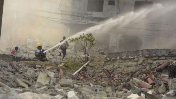 Amenaza de Explosión Tras Incendio en San Cristóbal: Evacuación y Precauciones