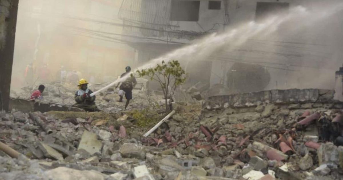 Nueva Amenaza de Explosión Tras Incendio en San Cristóbal: Evacuación y Precauciones