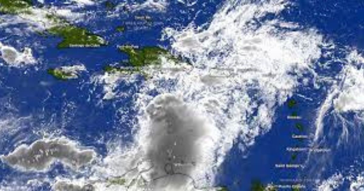 Bloqueo de la tormenta Franklin por una vaguada en nivel alto Bloqueo de la tormenta Franklin por una vaguada en nivel alto