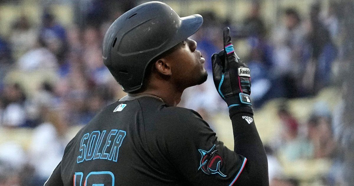 Cubano pega dos jonrones y apunta a los 40 con Marlins