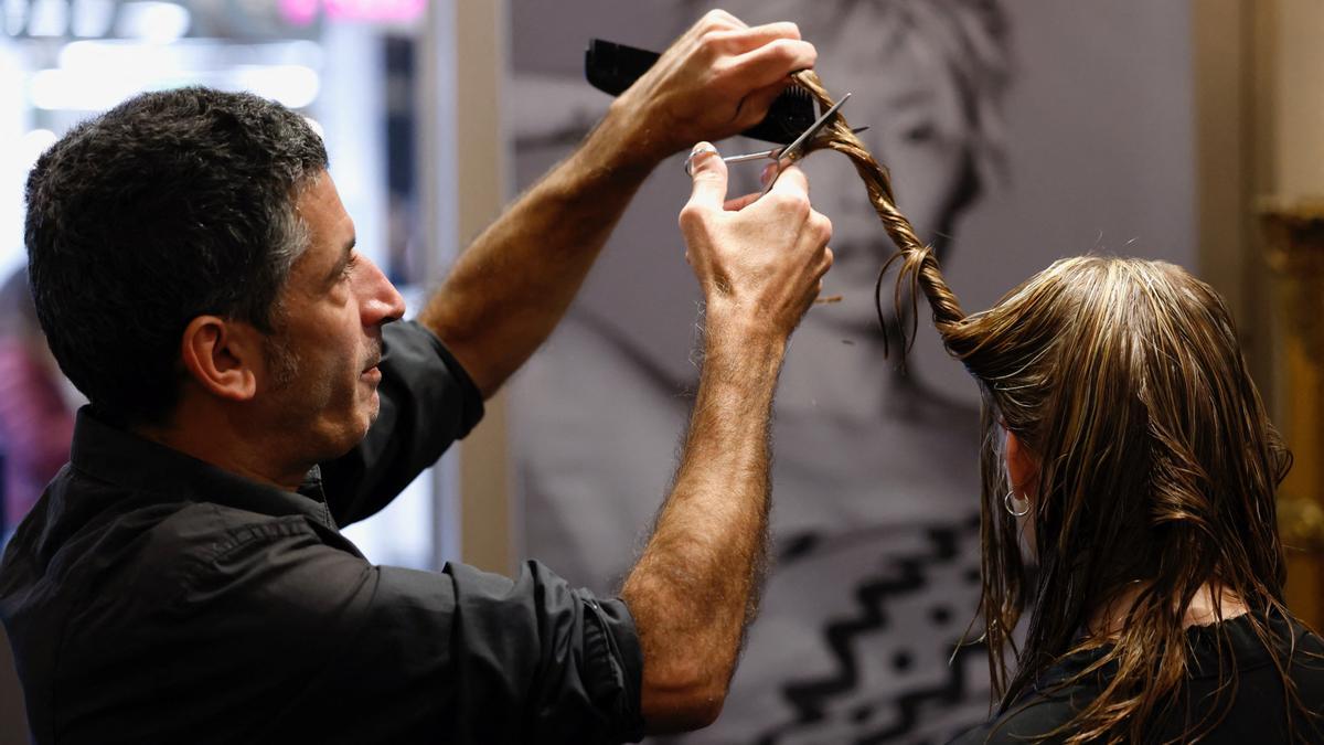 Francia sufre una ola de cierre de salones por la inflación y el cambio de hábitos