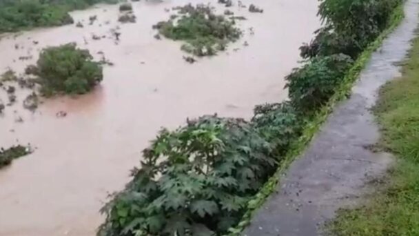 Lluvias Intensas y Vientos Soplan Ante el Paso de la Tormenta Franklin