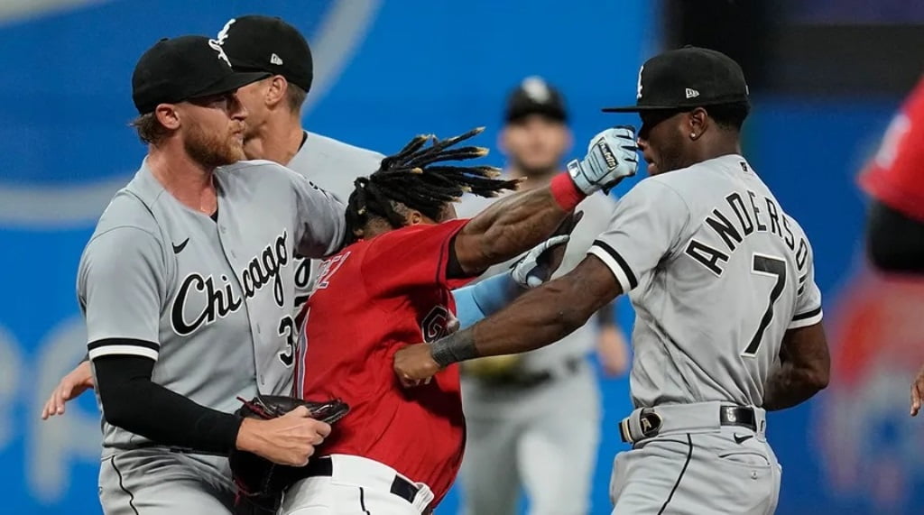 MLB sopesa posibles sanciones tras pelea en Cleveland MLB sopesa posibles sanciones tras pelea en Cleveland
