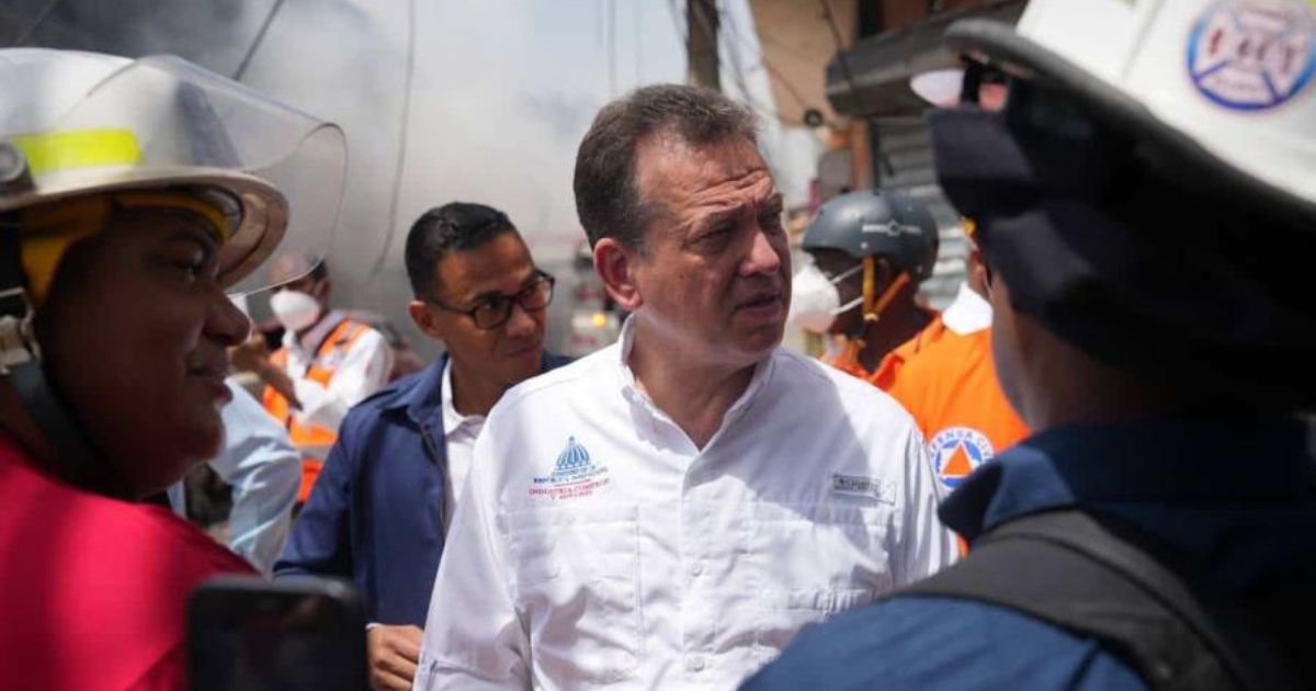Ministro de Industria y Comercio desmiente existencia de tanque de combustible en lugar de explosión en San Cristóbal