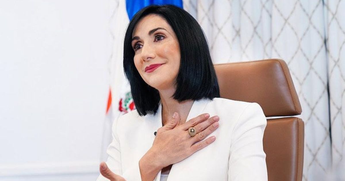 Raquel Arbaje Apoya con Pasión la Repostulación Presidencial de Luis Abinader para las Elecciones de 2024, a Pesar de las Reservas Familiares Raquel Arbaje Apoya con Pasión la Repostulación Presidencial de Luis Abinader para las Elecciones de 2024, a Pesar de las Reservas Familiares