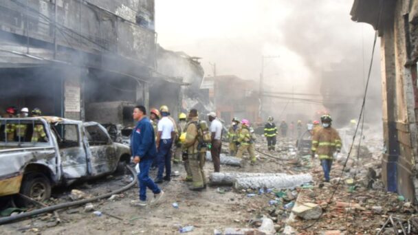 Tragedia en San Cristóbal: Explosión en Local Comercial Deja Dos Muertos y Decenas de Heridos
