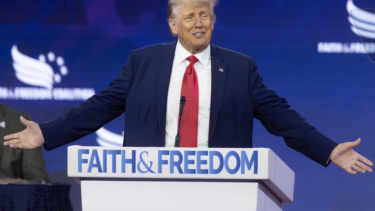 Trump pide que su juicio en Washington no se celebre hasta 2026