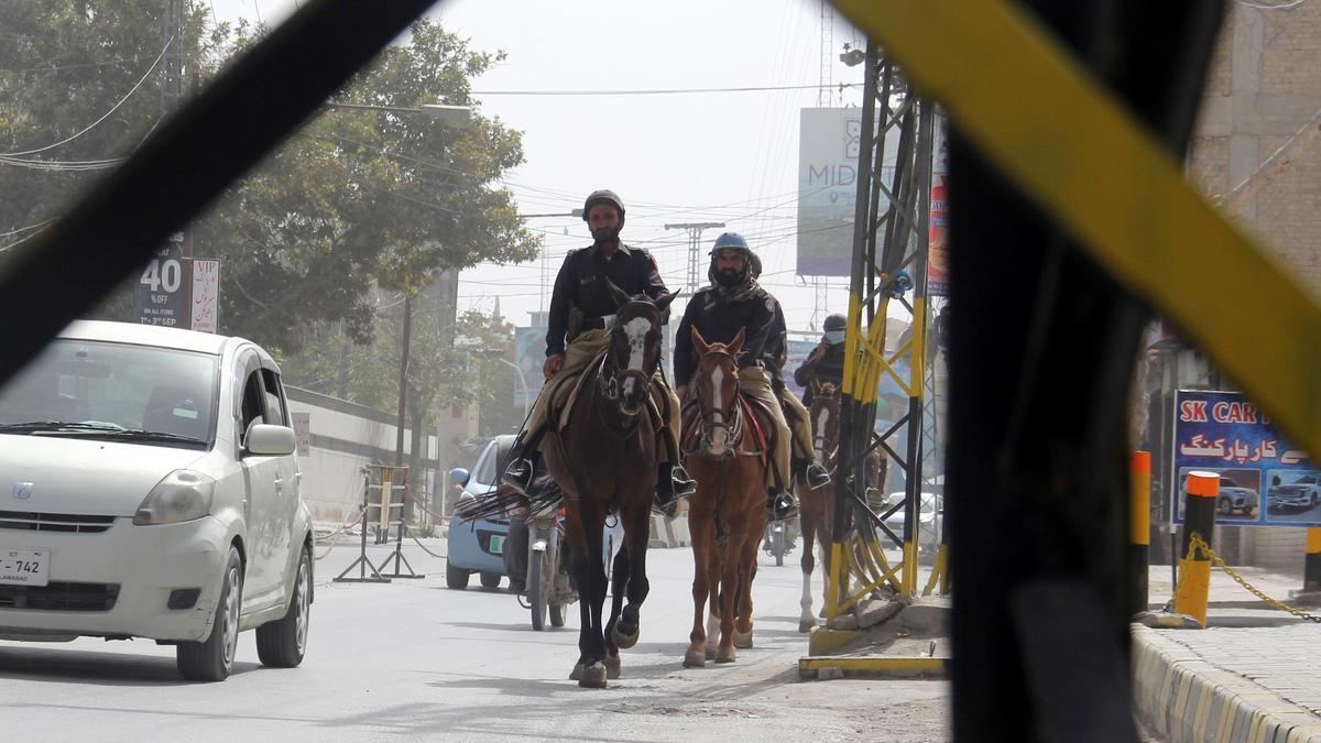 Al menos 52 muertos y más de 50 heridos en un atentado frente a una mezquita en Pakistán