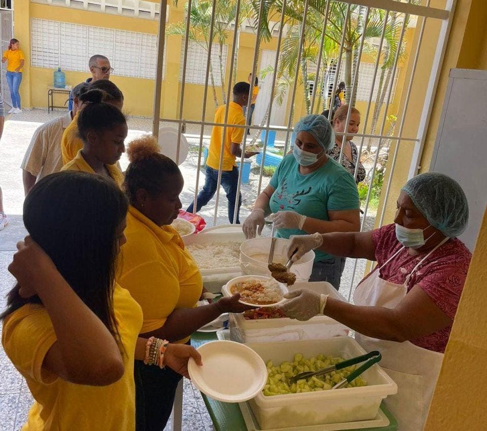 Alumnos de Prepara comienzan a recibir alimentación escolar los fines de semana