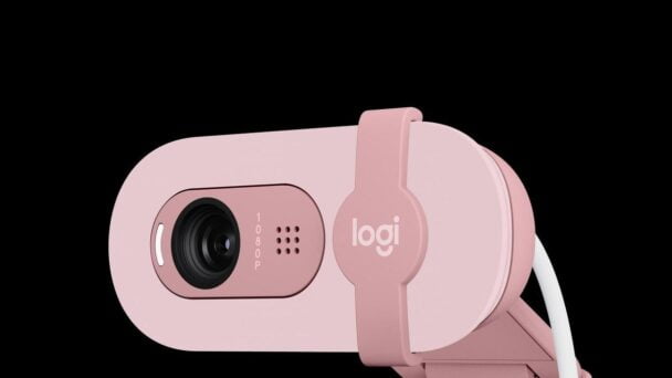 Logitech presenta la webcam Brio 100 para espacios laborales