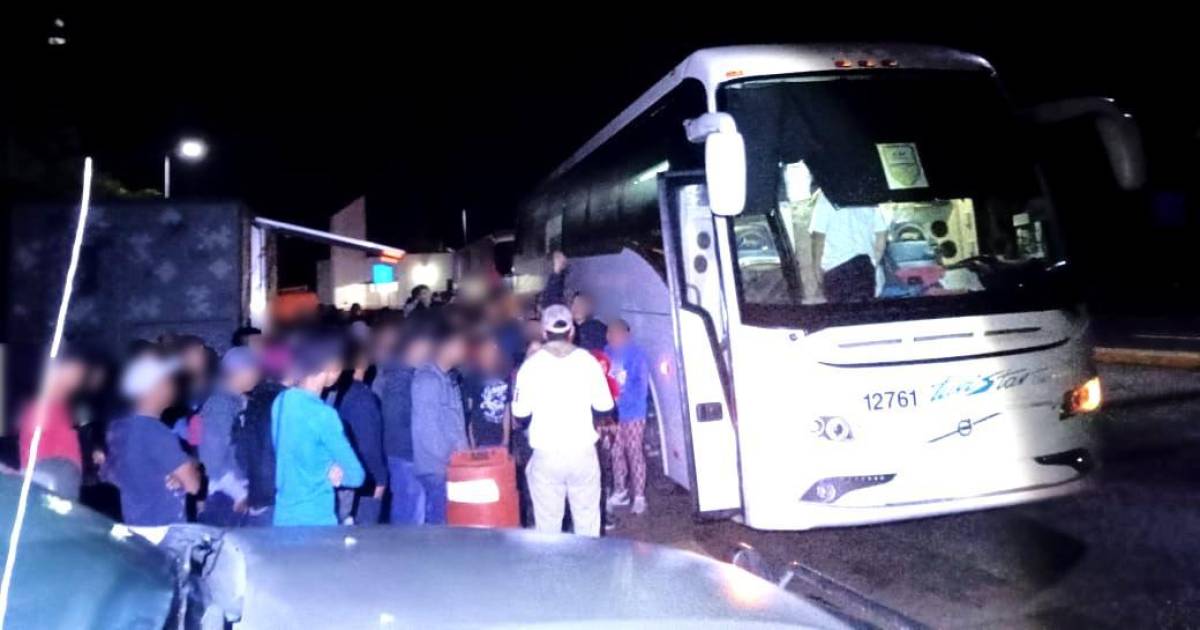 México: 178 migrantes detenidos en autobús de pasajeros, entre ellos un dominicano México: 178 migrantes detenidos en autobús de pasajeros, entre ellos un dominicano